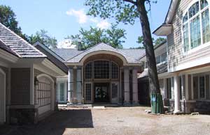 Lake Angelus Courtyard